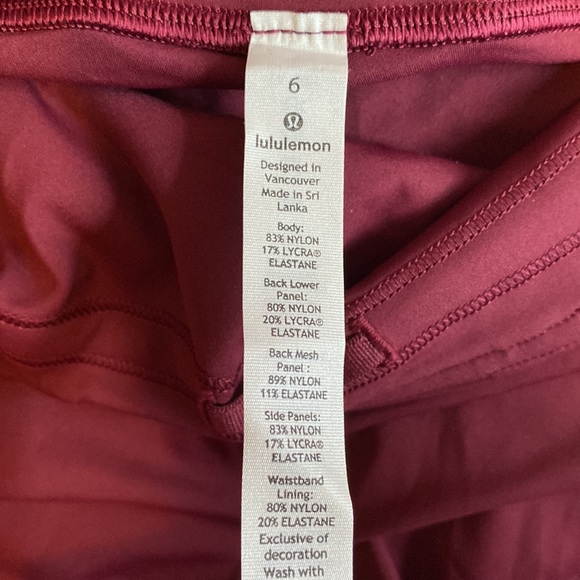 Lululemon reflective mesh running crops size 6 - Picture 6 of 7